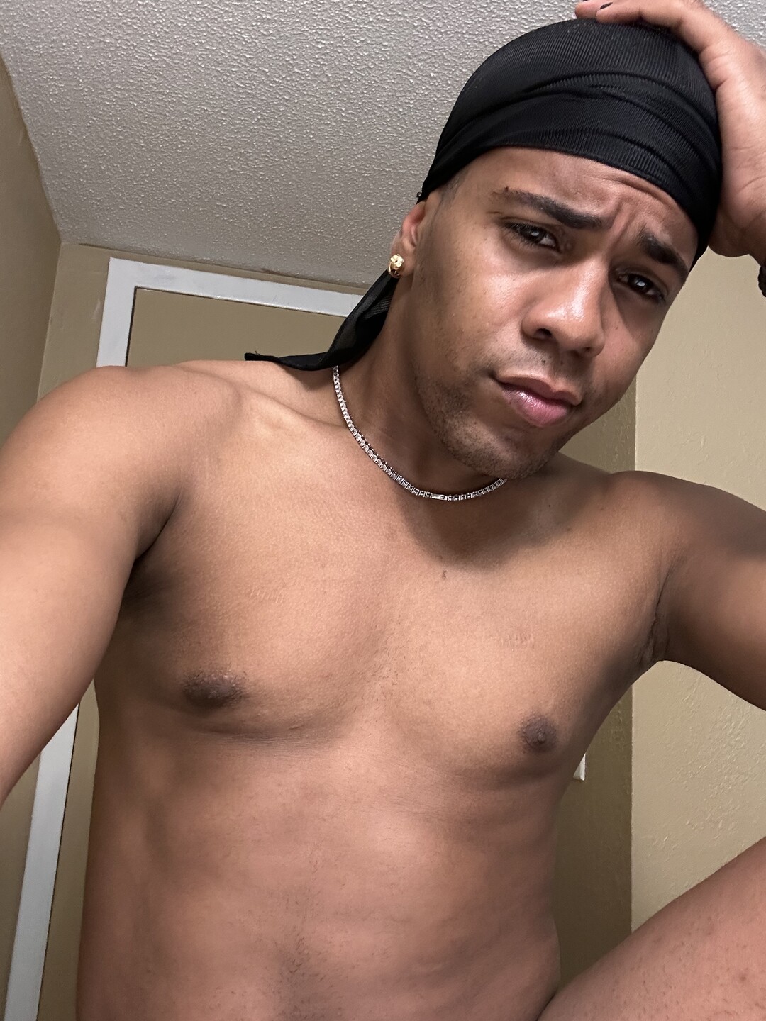 Sexi Cuban Fully funtional | Bi Male Escort in Louisville | MintBoys