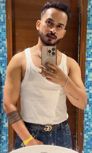 Cute and sexy guy here - Alternate Photo