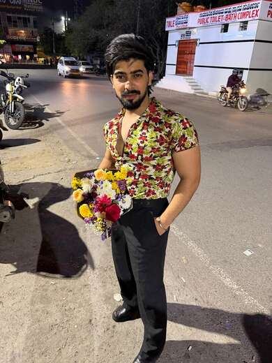 Hii m riyaan khan - Alternate Photo