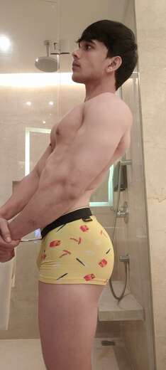 Cute, dashing,muscular but lean guy here. - Alternate Photo