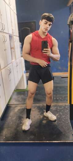 Cute, dashing,muscular but lean guy here. - Alternate Photo
