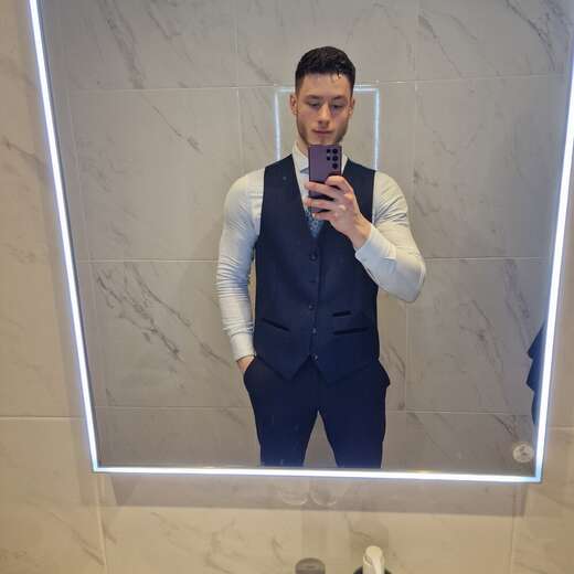 23 years old fitness model back in london - Alternate Photo
