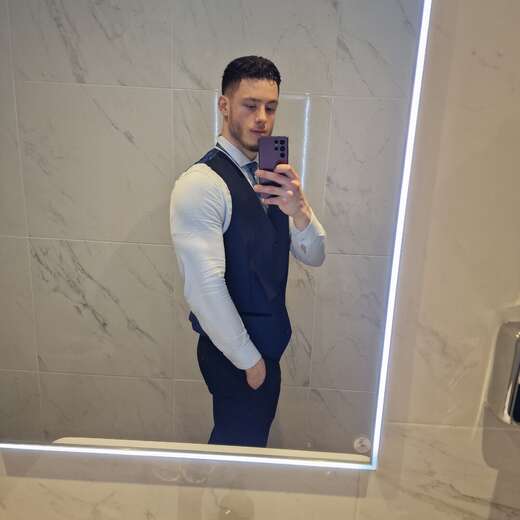 23 years old fitness model back in london - Alternate Photo