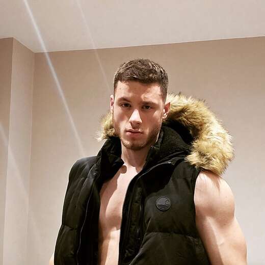 23 years old fitness model back in london - Alternate Photo