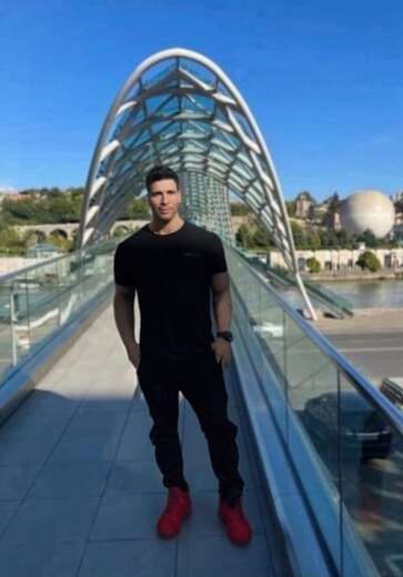 Good looking tall and big - Alternate Photo