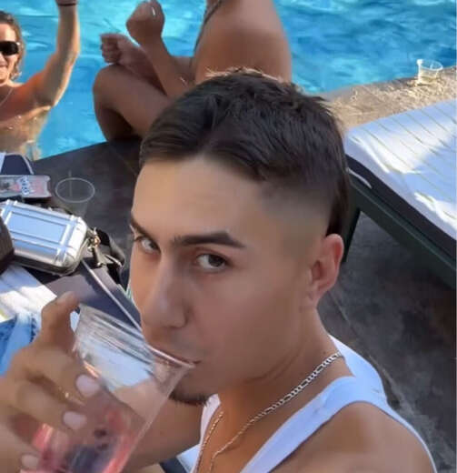 Discreet, charming, sexy, companion - Alternate Photo