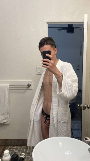 Discreet, charming, sexy, companion - Alternate Photo