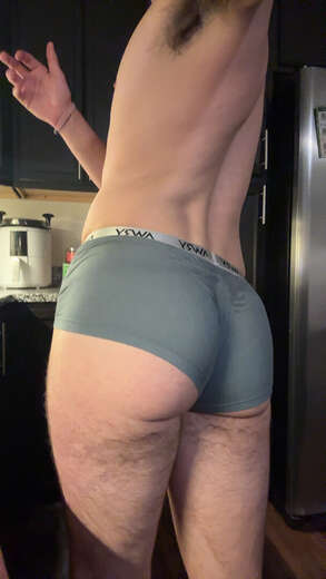 athletic built, pretty open for new things - Alternate Photo