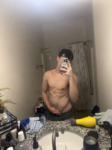 athletic built, pretty open for new things - Alternate Photo