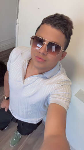 Me gusta ser romántico me gusta dar besos - Alternate Photo