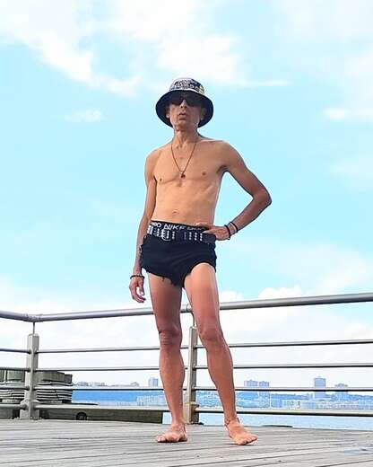 Slim guy in NYC Available - Alternate Photo