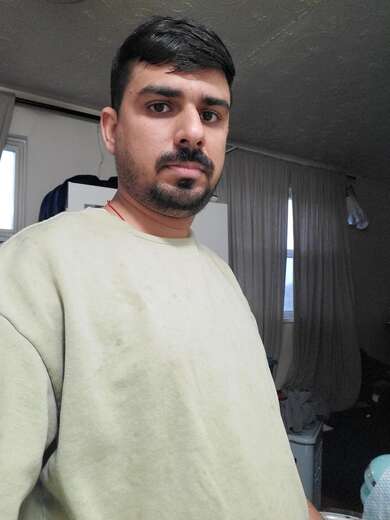 30 yr old neighborhood guy - Alternate Photo