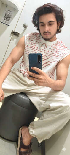 Krish here from delhi, for fulfill your - Alternate Photo