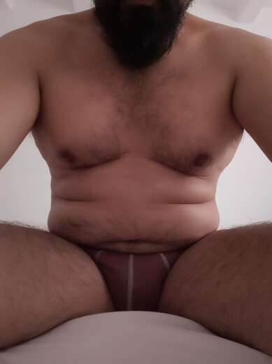Escort and masseur bearded masculine - Alternate Photo