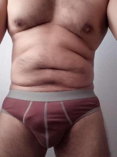 Escort and masseur bearded masculine - Alternate Photo