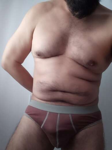 Escort and masseur bearded masculine - Alternate Photo