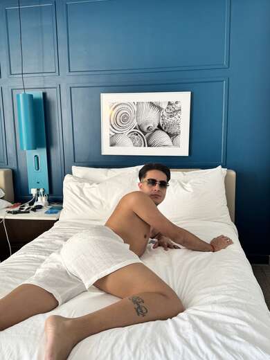 Alejo, mente abierta, diversión - Gay Male Escort in Boston - Main Photo