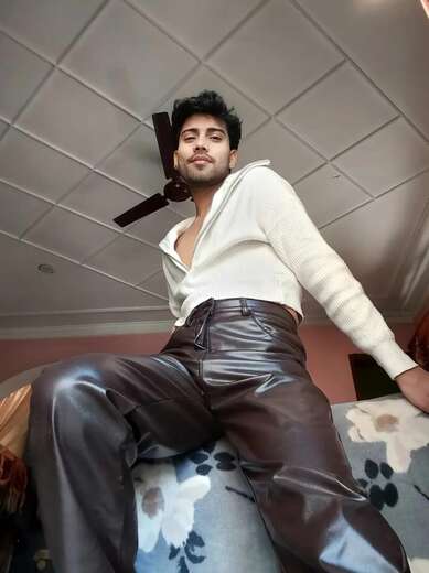 Hi anshuman this side I m gay bottom - Alternate Photo