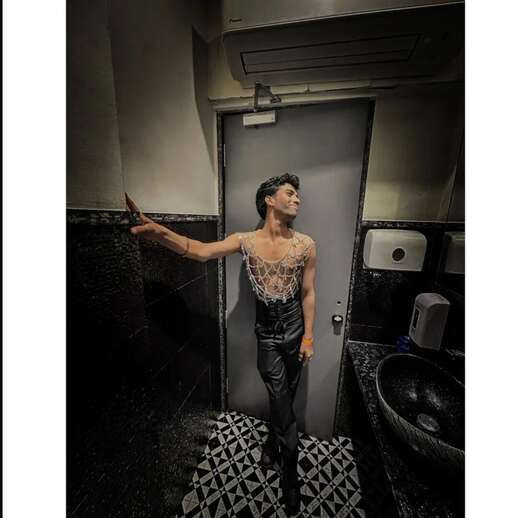 Hi anshuman this side I m gay bottom - Alternate Photo