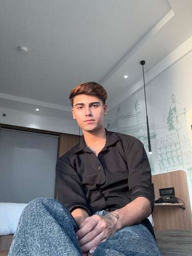 Hii I am kamil nice to see you - Alternate Photo