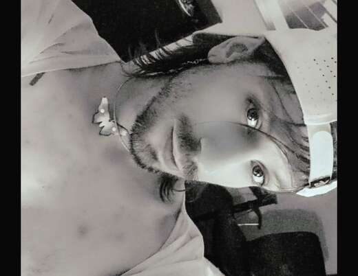 Alluring, talented, vers guy - Alternate Photo