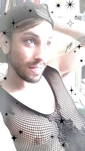 Alluring, talented, vers guy - Alternate Photo