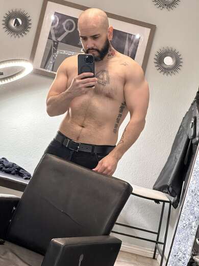 Outgoing fun athletic barber - Alternate Photo