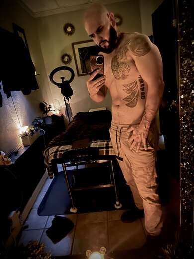 Outgoing fun athletic barber - Gay Male Escort in El Paso - Main Photo