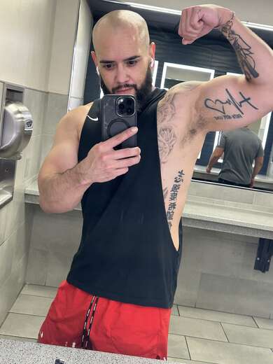 Outgoing fun athletic barber - Alternate Photo