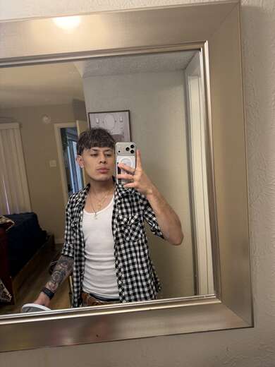 I'm a young hot boy 🥵 - Alternate Photo