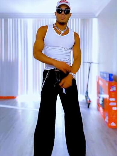 L uxury. Confidence. Chemistry. - Alternate Photo