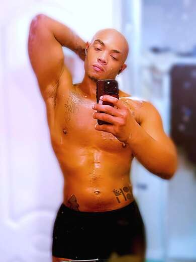 L uxury. Confidence. Chemistry. - Alternate Photo