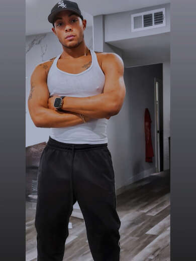 L uxury. Confidence. Chemistry. - Alternate Photo