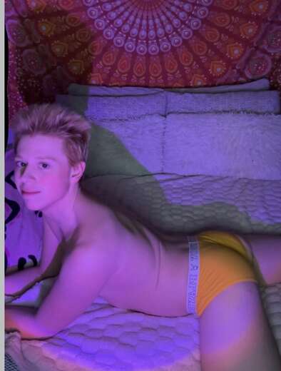 Cameron, I’m a stripper:) - Alternate Photo