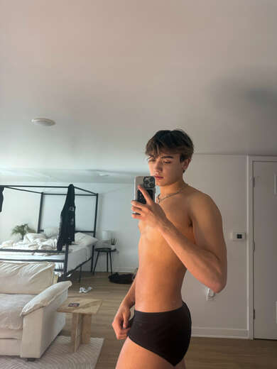 Twink, smooth, young, toned - Alternate Photo