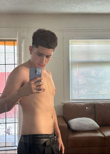 Young Latin boy looking to serve - Bi Male Escort in Los Angeles - Main Photo