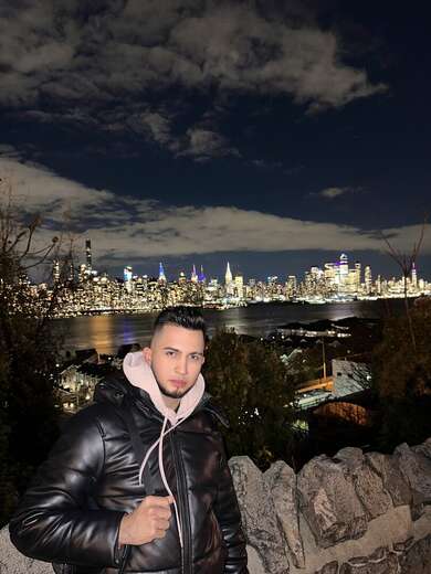 NUEVO CHICO LATINO COLOMBIANO DISPONIBLE - Gay Male Escort in Manhattan - Main Photo