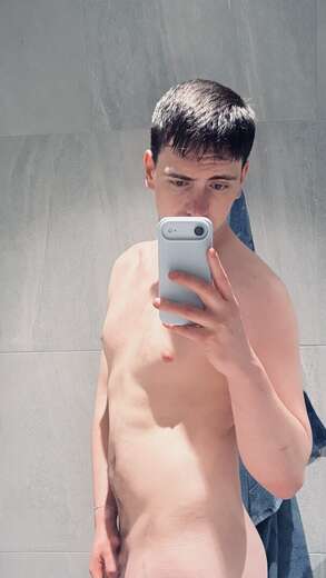6'2 Genuine Melbourne Lad for a Good Time - Alternate Photo