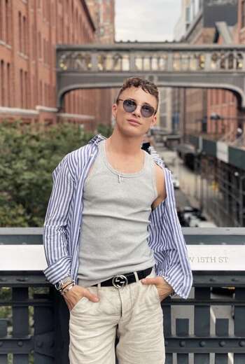 Masseur boy - Alternate Photo