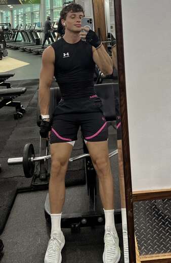 Masseur boy - Alternate Photo