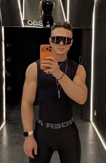 Masseur boy - Alternate Photo