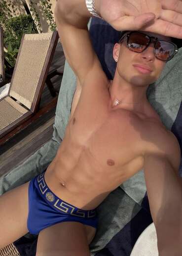 Masseur boy - Alternate Photo
