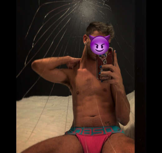 A cute twink to give you a great time - Gay Male Escort in Montreal - Main Photo
