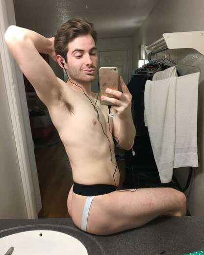 Petite, smooth and genuine twink - Gay Male Escort in New London - Main Photo