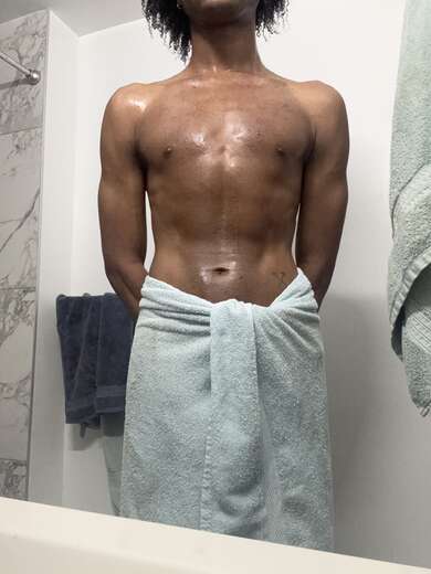 Looking for a sugar daddy - Alternate Photo