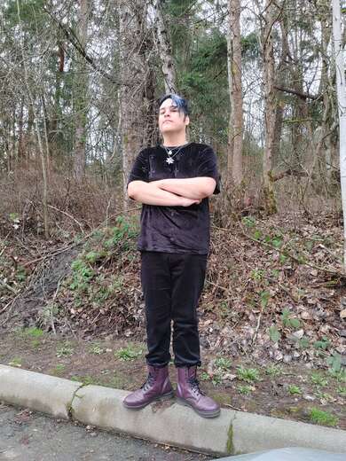 Average guy. Chill. Sweet. - Alternate Photo