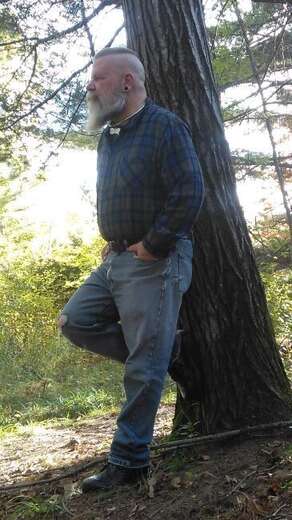 Mature laid back bear - Alternate Photo