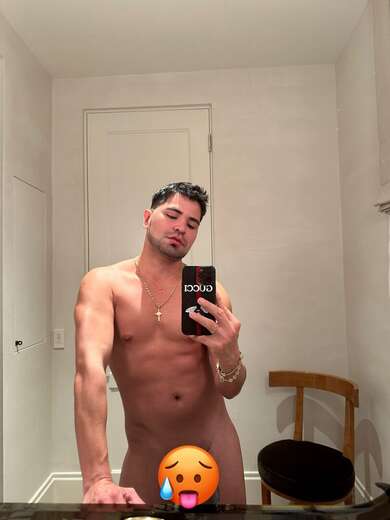 Joven guapo complaciente divertido - Gay Male Escort in Queens - Main Photo