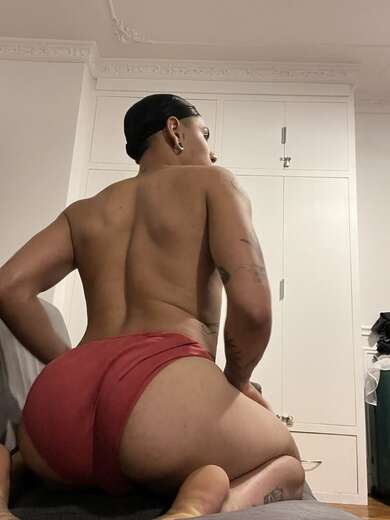 Sexy bottom vers, and hung - Alternate Photo