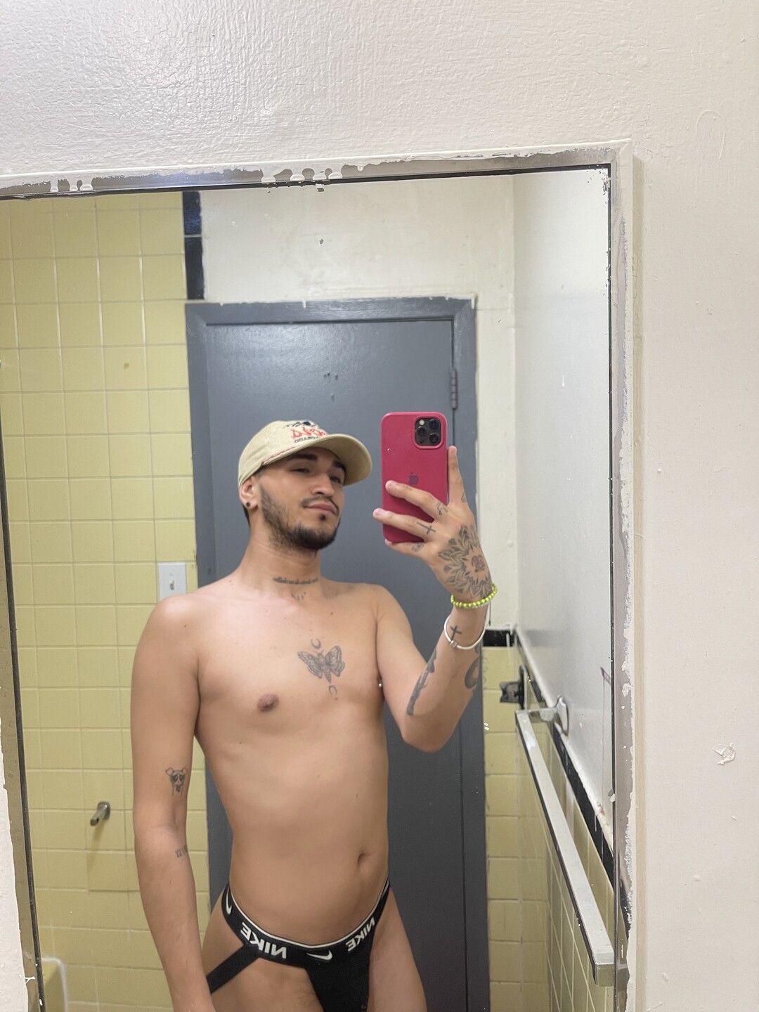 Available | Gay Male Escort in the Bronx | MintBoys